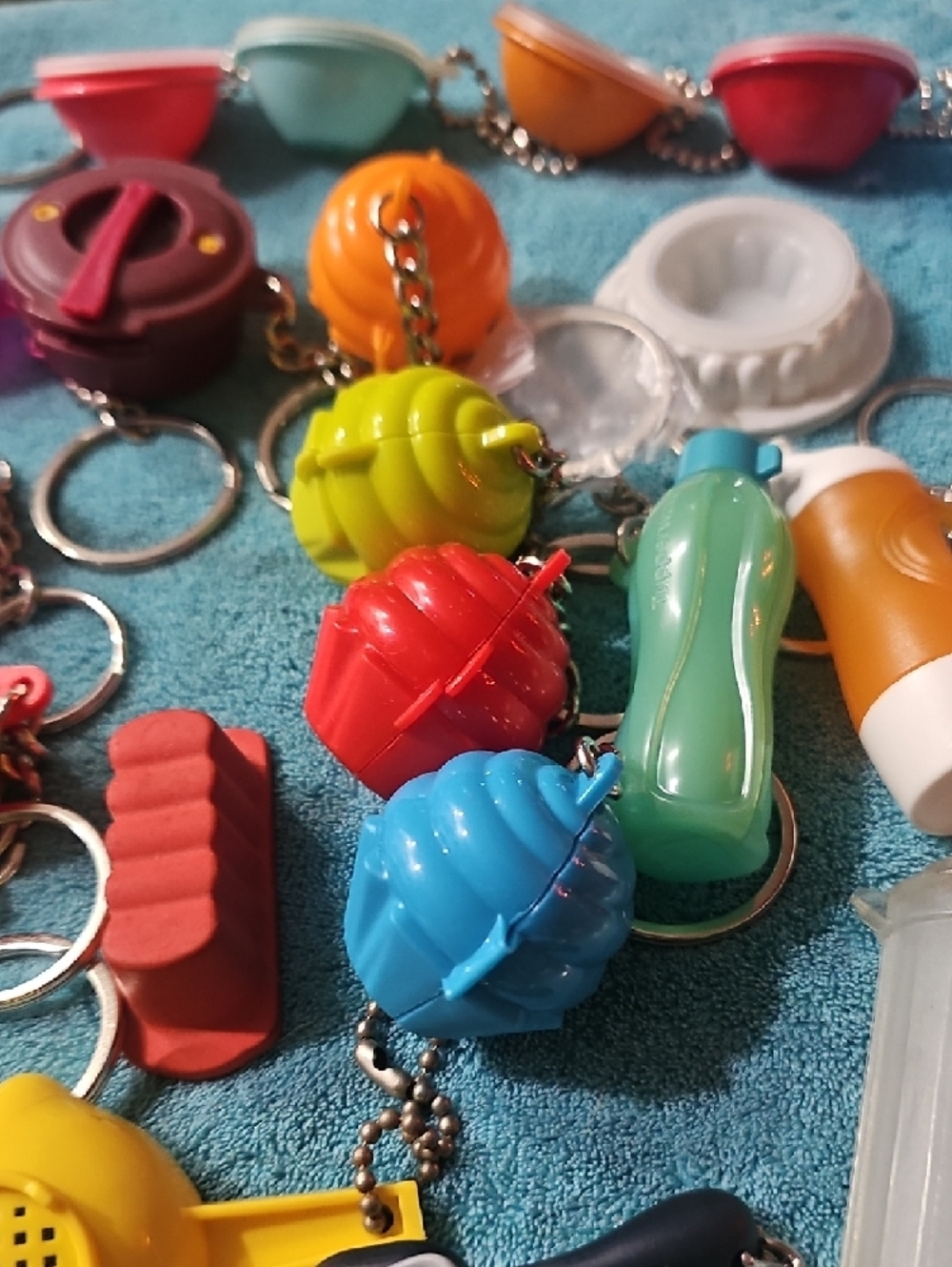 Huge Assorted Colorful Tupperware Keychain Set - Multi-Color - Picture 6 of 10